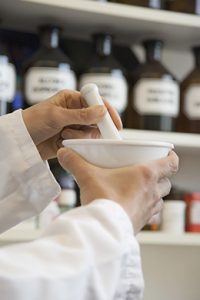 Médicaments écrasés : une technique souvent mal maîtrisée