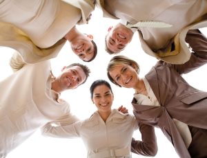 Stagiaires et nouveaux collaborateurs : bien les accueillir, bien les former