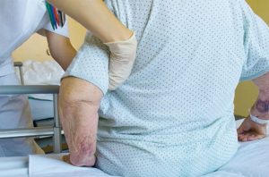 Masque obligatoire dans les lieux clos : quelles règles pour les EHPAD ?