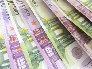 Covid-19 : un soutien financier pour les professionnels et des établissements du grand âge