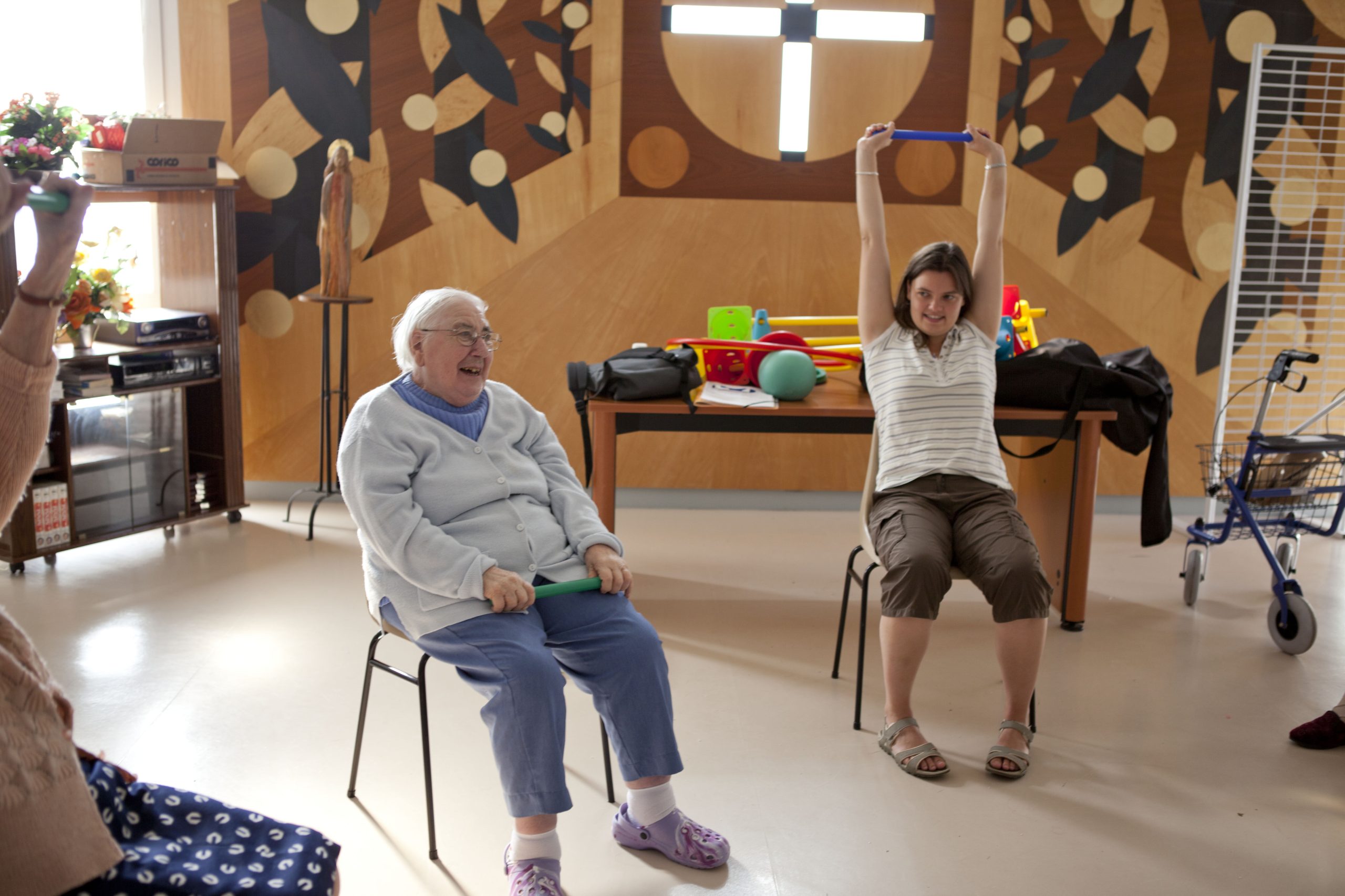 bien vieillir, personne âgée, chariot d'urgence, médicament, chariot d'activités, korian, Alzheimer,