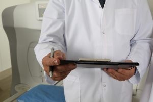 Faut-il tomber la blouse en EHPAD ?