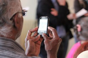 Enjeux éthiques et juridiques des technologies pour les personnes âgées
