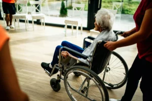 Maîtriser l'Art de Diriger un EHPAD : Stratégies Innovantes pour un Leadership Efficace