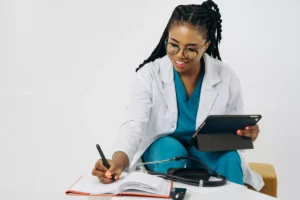 Télémédecine et Ressources Humaines : Améliorer la QVT en Tissant des Liens avec les Familles