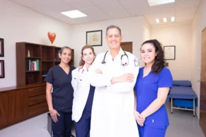 Optimiser la Fidélisation des Soignants : Rôles Clés des Cadres de Santé et Gestionnaires en Établissements Médico-Sociaux
