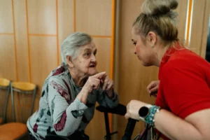 Intelligence artificielle et soins gérontologiques : l'avenir de l'accompagnement personnalisé