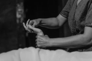 Les EHPAD à l'ère du Snoezelen : Quand l'empathie rencontre le pragmatisme pour un mieux-vivre des seniors