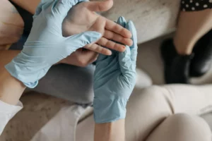 Allier Empathie et PragmatismE: Prévenir les TMS en EHPAD tout en Respectant les Normes HAS