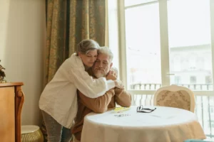Soins Intégrés en EHPAD : l'Art de Vivre avec Alzheimer et Parkinson